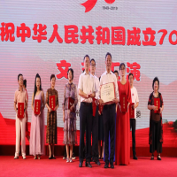 ���ґcף�������ڡ�������ע��(c��)��(hu��)Ӌ(j��)���ИI(y��)�cף���A���񹲺͇�(gu��)����70������ˇ�R�ݡ��Иs�@һ�Ȫ�(ji��ng)����(y��u)�㪄(ji��ng)